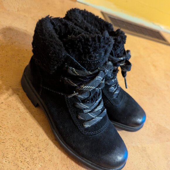 UGG boots 7.5 - Picture 3 of 4